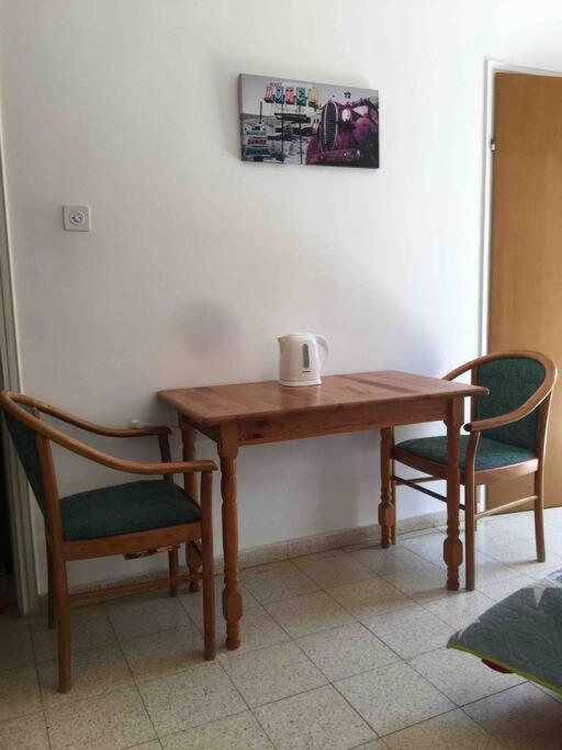 The Little Dorm And Beer Apartment Arad Exterior photo